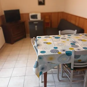 Hébergement de vacances Type 2, Vic-sur-Cère